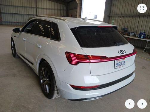 Glacier White Metallic 2019 Audi e-tron Premium Plus