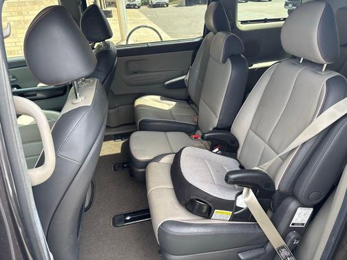Platinum Graphite 2018 Kia Sedona LX