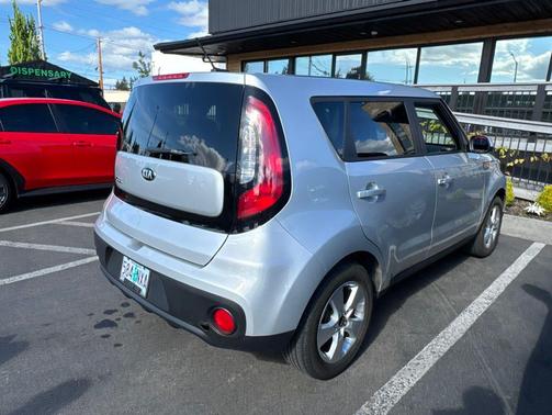 Bright Silver 2018 Kia Soul Base