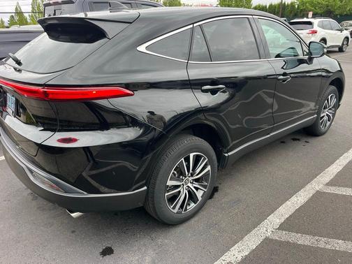 Black 2023 Toyota Venza LE