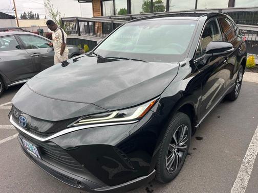 Black 2023 Toyota Venza LE