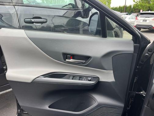 Black 2023 Toyota Venza LE