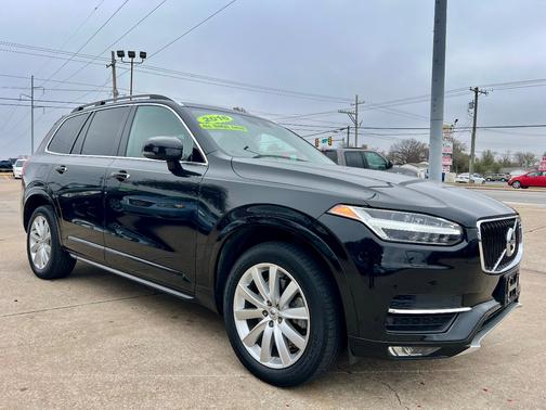 2016 Volvo XC90 T6 Momentum