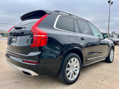 2016 Volvo XC90 T6 Momentum