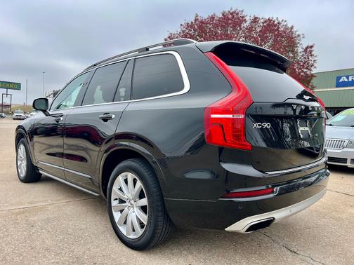 2016 Volvo XC90 T6 Momentum
