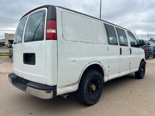 White 2003 Chevrolet Express 1500 Cargo