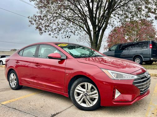2019 Hyundai ELANTRA SEL