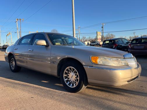 2001 Lincoln Town Car Signature