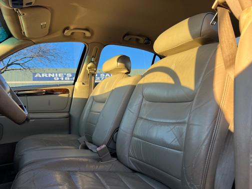 2001 Lincoln Town Car Signature