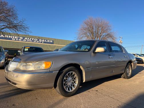 2001 Lincoln Town Car Signature