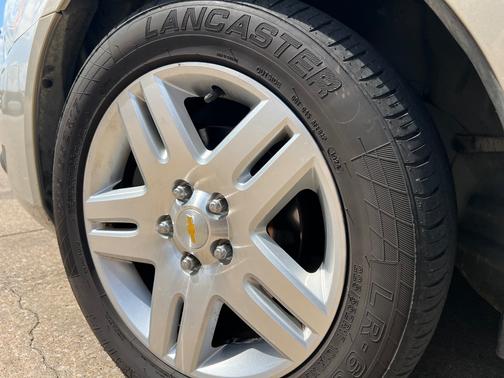 Gold 2010 Chevrolet Impala LT