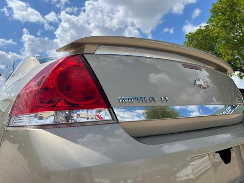 Gold 2010 Chevrolet Impala LT