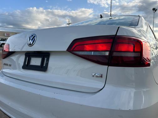 White 2018 Volkswagen Jetta 1.4T SE