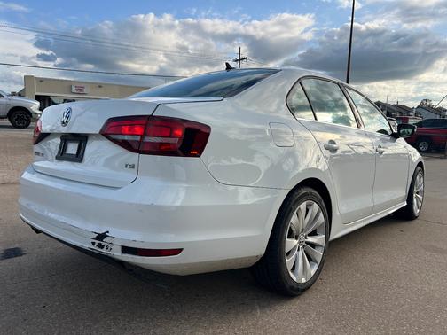 White 2018 Volkswagen Jetta 1.4T SE