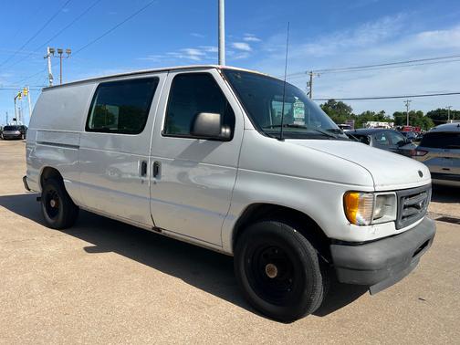 White 2002 Ford E150 Cargo