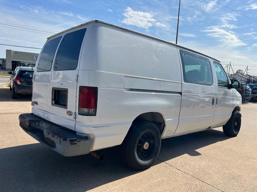 White 2002 Ford E150 Cargo