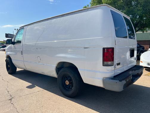 White 2002 Ford E150 Cargo