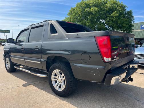 Black 2005 Chevrolet Avalanche 1500 LS
