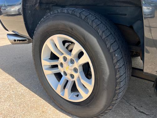 Black 2005 Chevrolet Avalanche 1500 LS