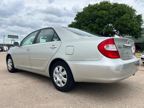 Silver 2002 Toyota Camry SE