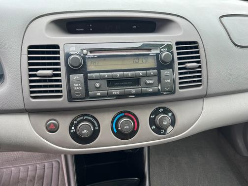 Silver 2002 Toyota Camry SE