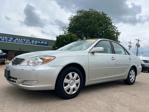 Silver 2002 Toyota Camry SE