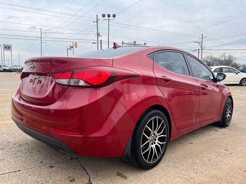 Red 2016 Hyundai ELANTRA SE
