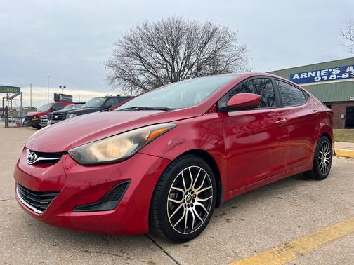Red 2016 Hyundai ELANTRA SE