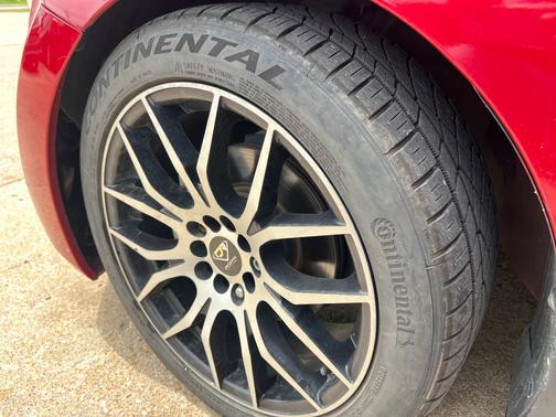 Red 2016 Hyundai ELANTRA SE