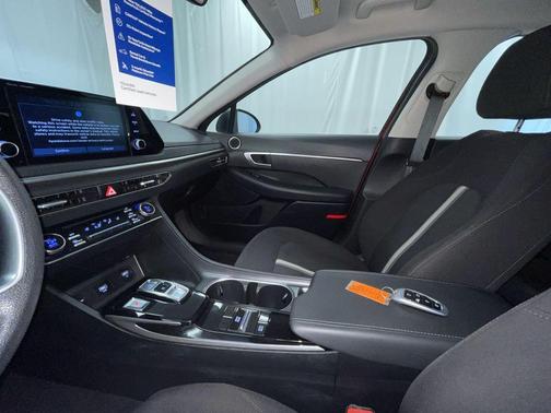 2022 Hyundai SONATA SEL