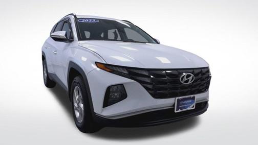 White 2023 Hyundai TUCSON SEL