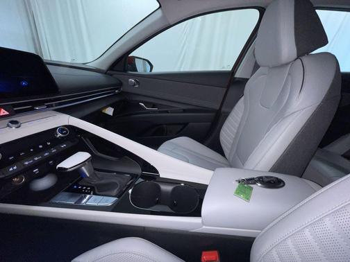 2025 Hyundai ELANTRA HEV Limited