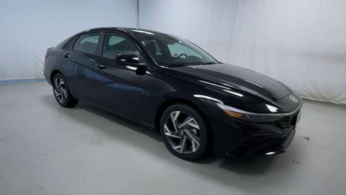 2025 Hyundai ELANTRA HEV SEL Sport
