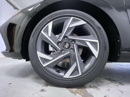 2025 Hyundai ELANTRA HEV SEL Sport