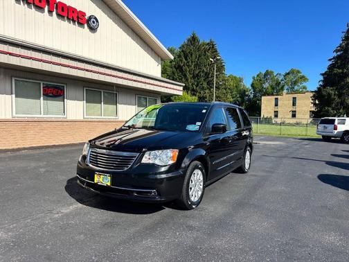 Brilliant Black Crystal Pearlcoat 2015 Chrysler Town & Country Touring