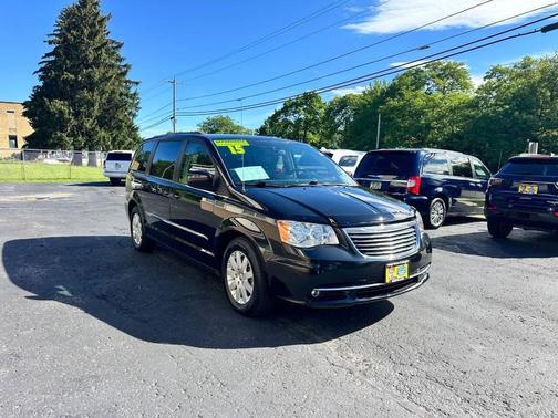 Brilliant Black Crystal Pearlcoat 2015 Chrysler Town & Country Touring
