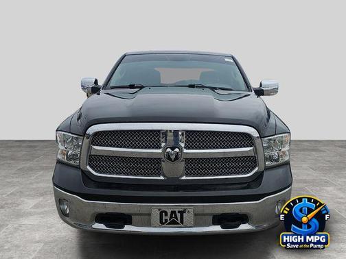 Brilliant Black Crystal Pearlcoat 2018 RAM 1500 ST