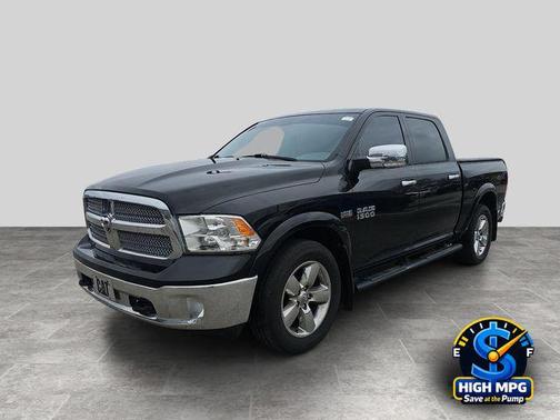 Brilliant Black Crystal Pearlcoat 2018 RAM 1500 ST
