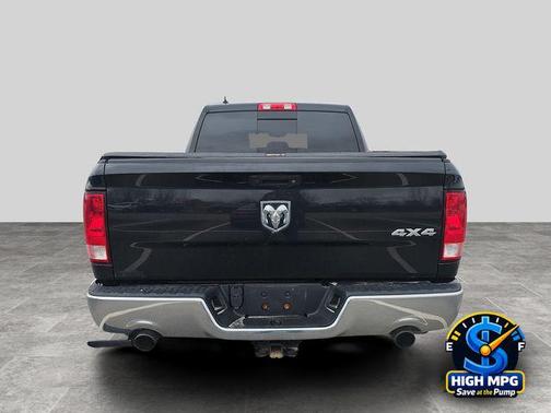 Brilliant Black Crystal Pearlcoat 2018 RAM 1500 ST