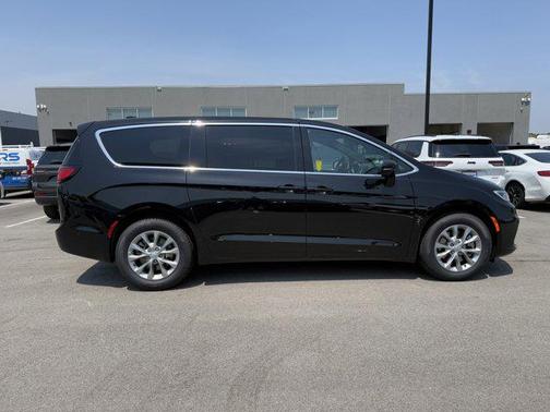 2025 Chrysler Pacifica L