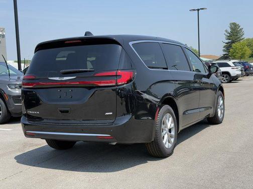 2025 Chrysler Pacifica L