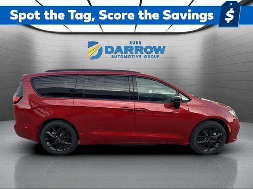 Red Hot Pearlcoat 2026 Chrysler Pacifica L