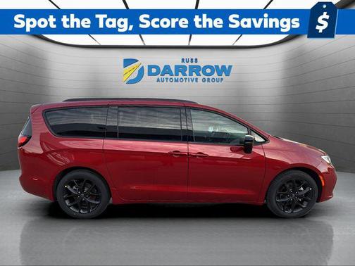 Red Hot Pearlcoat 2026 Chrysler Pacifica L