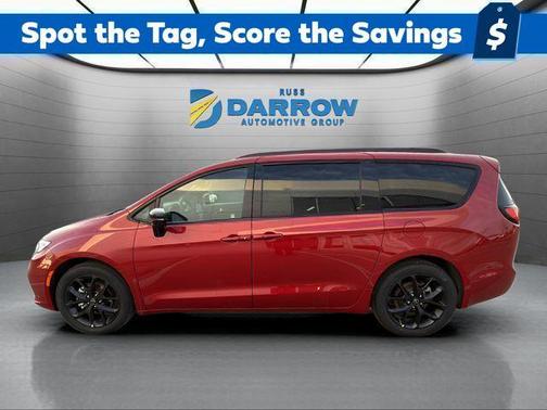 Red Hot Pearlcoat 2026 Chrysler Pacifica L