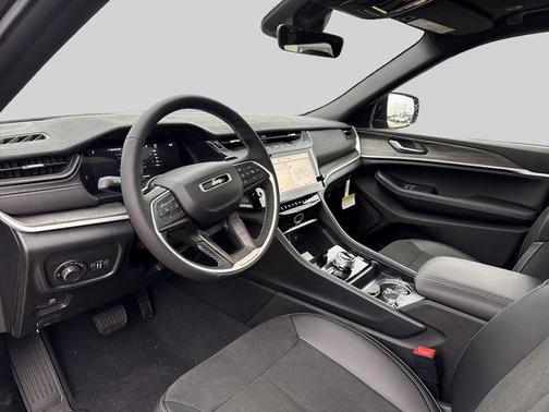Diamond Black Crystal Pearlcoat 2026 Jeep Grand Cherokee L Altitude