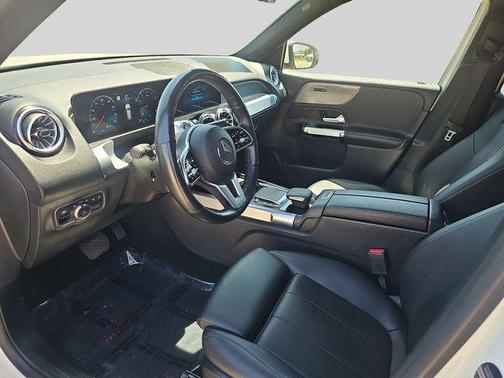 White 2022 Mercedes-Benz GLB 250 4MATIC