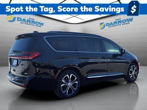 Diamond Black Crystal Pearlcoat 2026 Chrysler Pacifica L