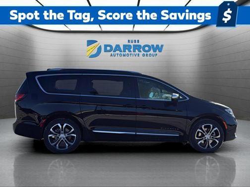 Diamond Black Crystal Pearlcoat 2026 Chrysler Pacifica L