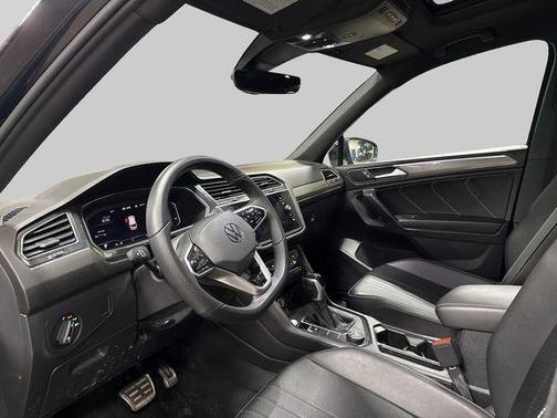 Deep Black Pearl 2022 Volkswagen Tiguan 2.0T SE R-Line Black 4MOTION