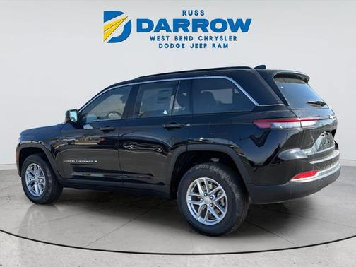 Diamond Black Crystal Pearlcoat 2026 Jeep Grand Cherokee Altitude